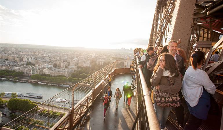 De Eiffeltoren Parijs bezoeken