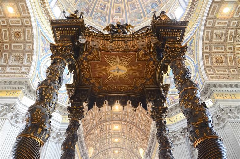  Het graf van Petrus in Sint-Pietersbasiliek Vaticaan