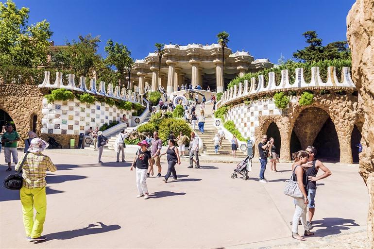 Touristen in Park Güell