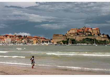 Calvi op Corsica bezoeken? Watersporten, paardrijden en meer