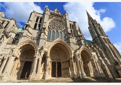 Chartres: kathedraal Notre-Dame met schitterende glasramen 