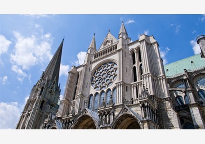 Chartres: kathedraal Notre-Dame met schitterende glasramen 