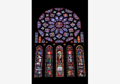 Chartres: kathedraal Notre-Dame met schitterende glasramen 