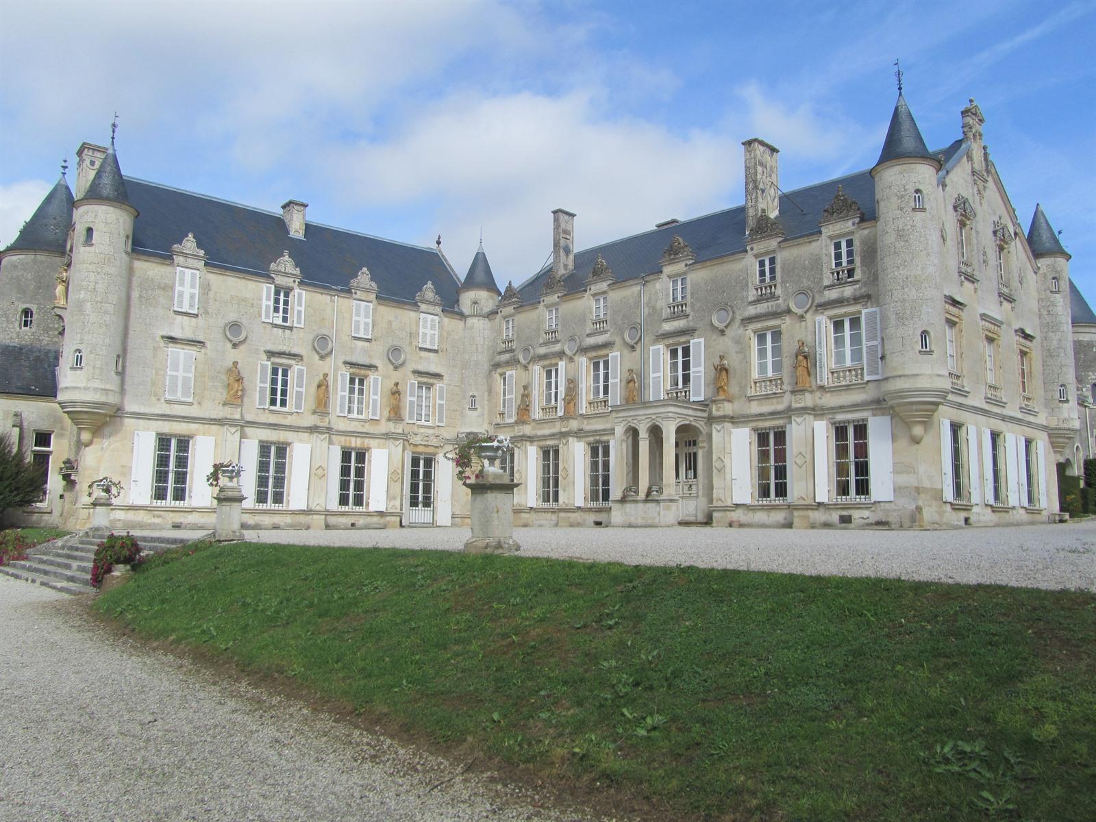 Ontdek bezienswaardigheden van Fontenay-le-Comte