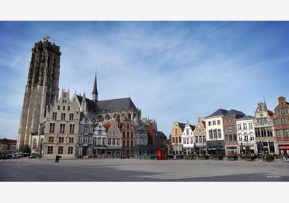 Mechelen: mooie gebouwen op de Grote Markt