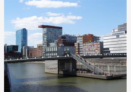 Medienhafen: architectuur in oude havenbuurt Düsseldorf