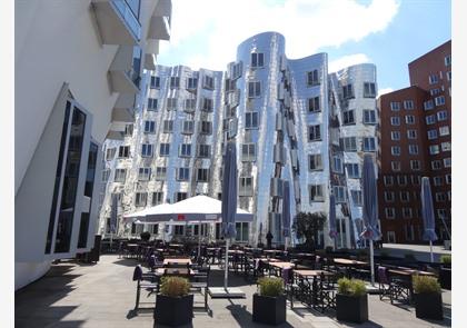 Medienhafen: architectuur in oude havenbuurt Düsseldorf