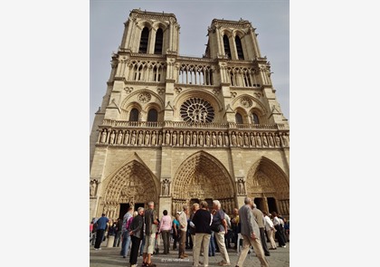 Notre-Dame: wereldberoemde kathedraal aan de Seine in brand