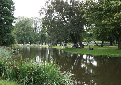 Amsterdam: stad van pleinen en parken