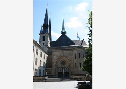 Bezichtig het veelzijdige Place de la Constitution in Luxemburg 