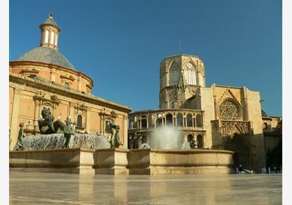 Pleinen in Valencia: Plaza de le Virgen, Ayuntamiento, Almoïne