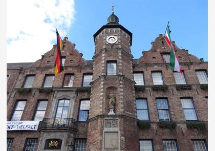 Oud en nieuw stadhuis (Rathaus) van Düsseldorf