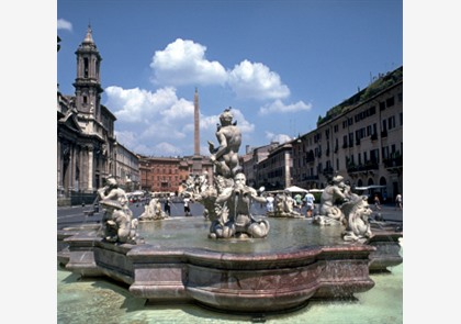 Wandelen in Rome langs pleinen en fonteinen