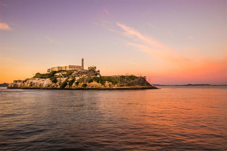 Alcatraz bij zonsondergang