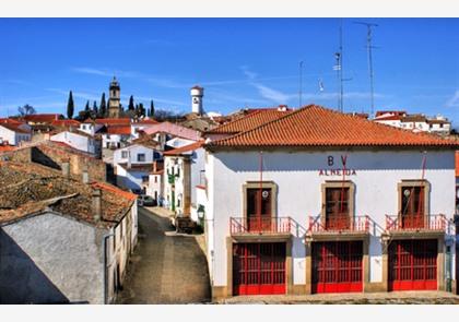 Serra da Marofa:  Almeida, dorp met sterke afweer