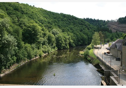 Autoroute dwars door Luxemburg en langs de Ourthe