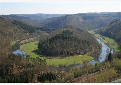 Autoroute Ardennen door de groene Semoisvallei