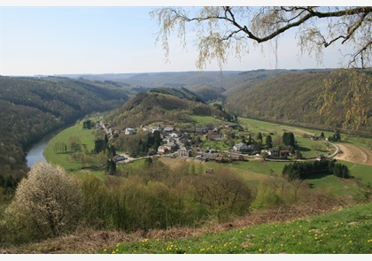 Autoroute Ardennen door de groene Semoisvallei