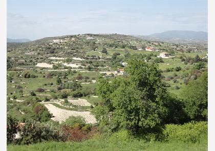 Cyprus: autoroute door Troödosgebergte 