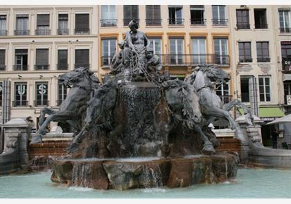 Lyon: Fontaine Bartholdi op Place Terreaux