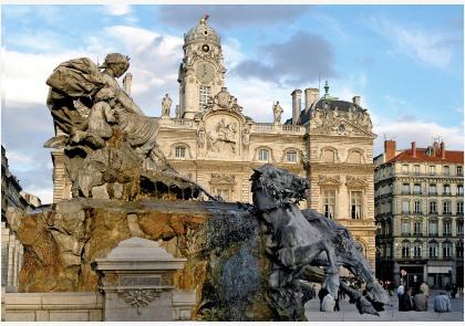 Lyon: Fontaine Bartholdi op Place Terreaux