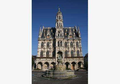 Oudenaarde: Stadhuis spant de kroon maar er is veel méér