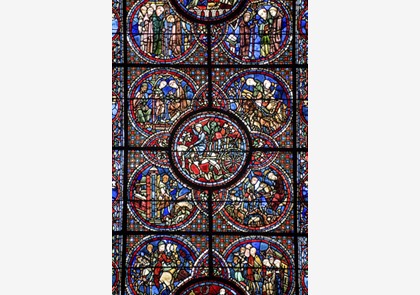 Chartres: kathedraal Notre-Dame met schitterende glasramen 