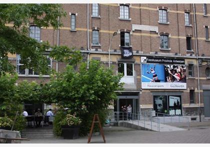 Fotomuseum Antwerpen of FOMU bezoeken?