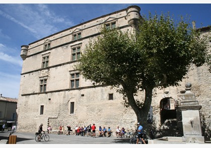 Bezoek het interessante Gordes in Provence 