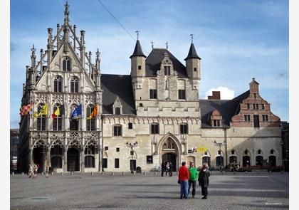 Mechelen: mooie gebouwen op de Grote Markt