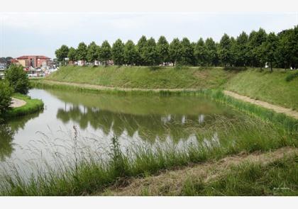 Hulst bezoeken? Stadswandeling langs dé bezienswaardigheden