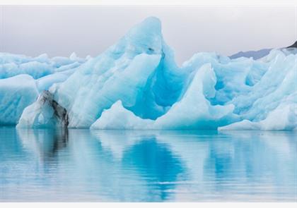 Jökulsárlón, kunst met ijsblokken en licht