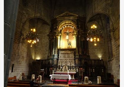 Kathedraal Barcelona: gotische schoonheid vol kerkschatten