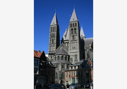 Kathedraal van Doornik: cultuurparel van de stad