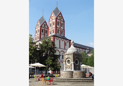 Luik: kathedraal, kerk en dom