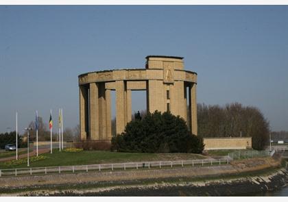 Nieuwpoort: koninklijk monument aan de Ganzepoot