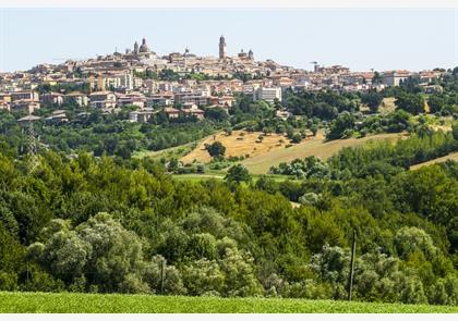 Macerata, schoonheid hoog op een heuvel