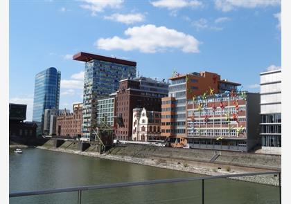 Medienhafen: architectuur in oude havenbuurt Düsseldorf