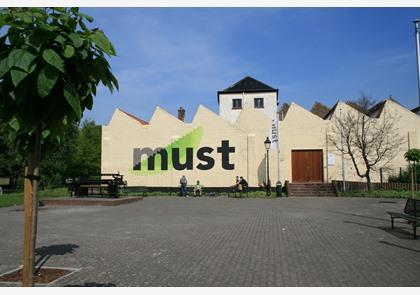 Ronse: bezoek MUST, Museum voor textiel