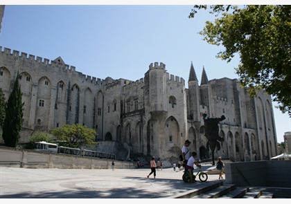 Het reusachtige Palais des Papes in Avignon bezoeken