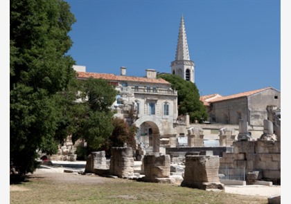 Bezichtig vele Romeinse resten in Arles