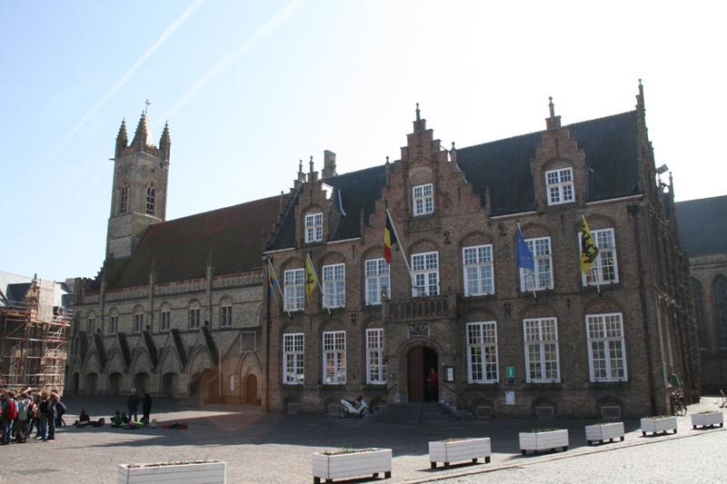 Nieuwpoort Stadhuis en kerk
