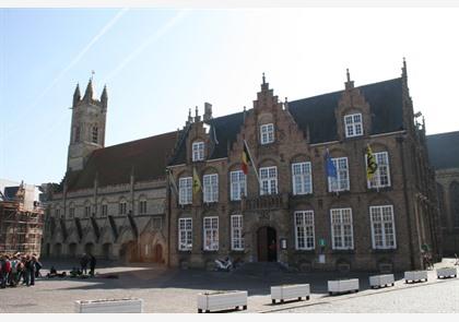 Nieuwpoort: Stadhuis en kerk