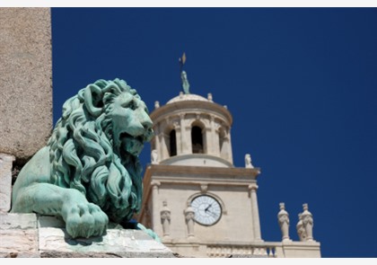 Maak de mooie stadswandeling Arles in Provence 