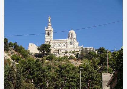 Stadswandeling Marseille: van laag (Vieux Port) naar hoog (basiliek)