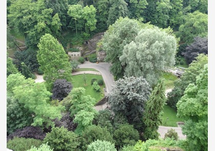 Kom tot rust in de vallei Pétrusse in Luxemburg-stad 