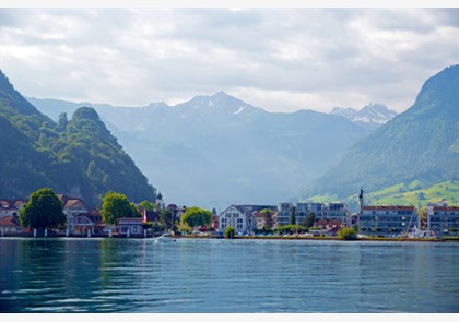 Vierwoudstrekenmeer aan de voet van de Titlis